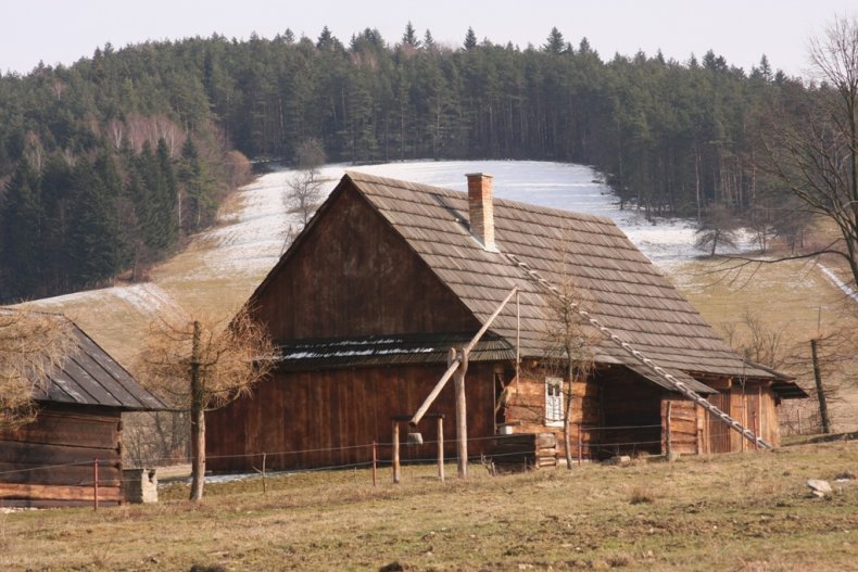 Muzeum–  Łemkowska Zagroda Edukacyjna w gospodarstwie agroturystycznym "Dziubyniłka""