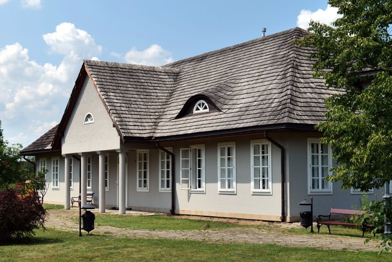 Dworek pośród zieleni