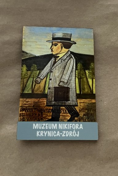 Magnes na którym widoczna jest praca Nikifora.