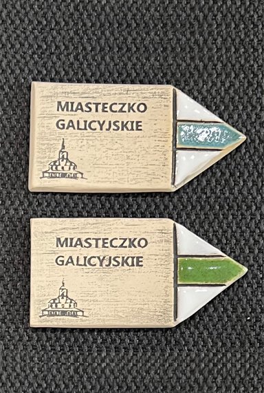 Magnes z wizerunkiem ratusza.