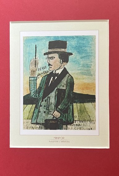 Reprint na którym postać trzyma ołówek i walizkę.